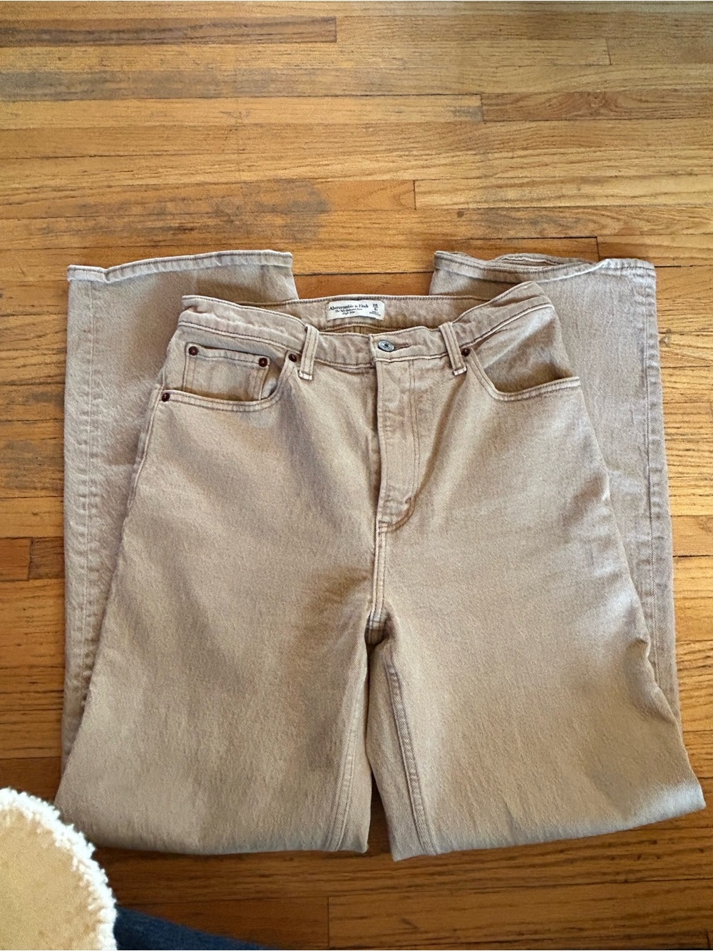 Abercrombie High-Rise 90s relaxed Jean Women's Jeans in Light Beige